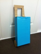 Suitcase with extendable handle